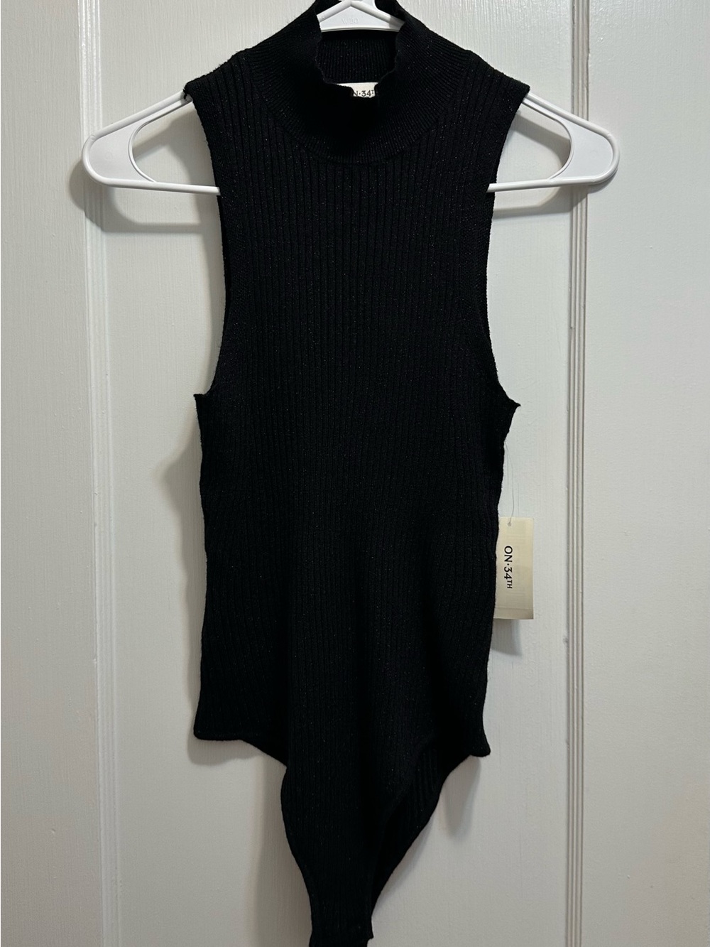 ON 34th: XS Sleeveless Black Ribbed Turtleneck Bodysuit with Glitter